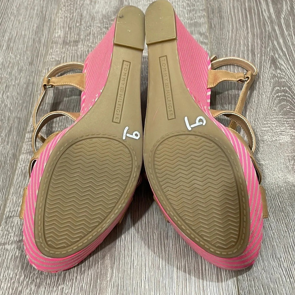 New Tommy Hilfiger Justina Wedge Sandal Ambra & Hot Fuchsia Stripe 10M - Picture 9 of 16